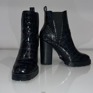 NWT Steve Madden ‘Ladon’ chelsea bootie, size 6
